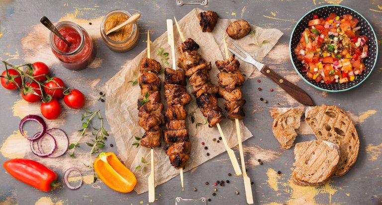 Grillvardad ja salatid ülaltvaates